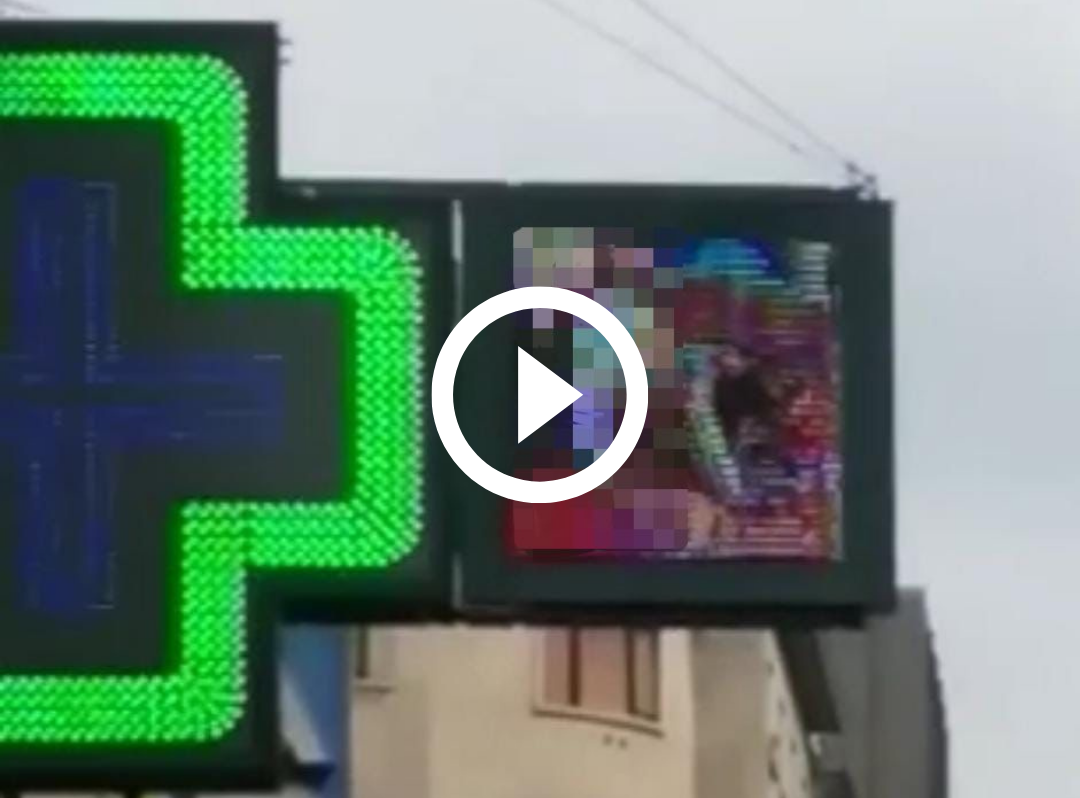 Sesto, incidente a luci rosse: video hard sullinsegna di una farmacia
