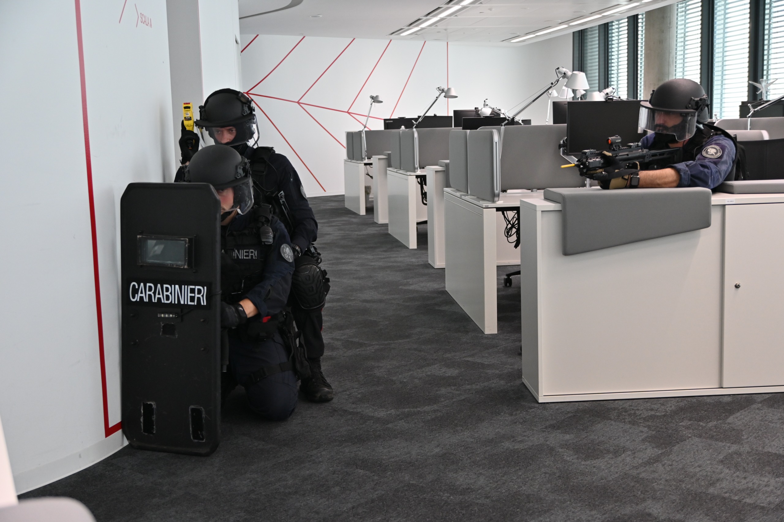Esercitazione antiterrorismo dei carabinieri nella Torre Generali