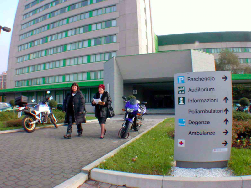 Sesto, il sindaco Di Stefano in visita al centro vaccinale MultiMedica