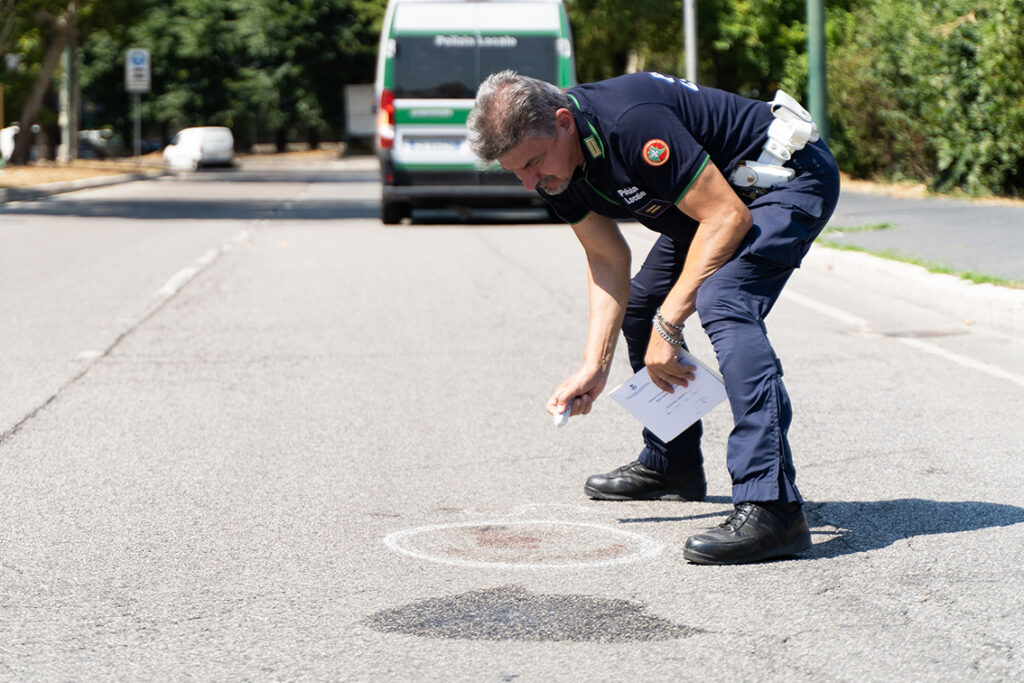 Sesto, 12enne investito insieme alla madre: trasportato in codice rosso con  l'elisoccorso