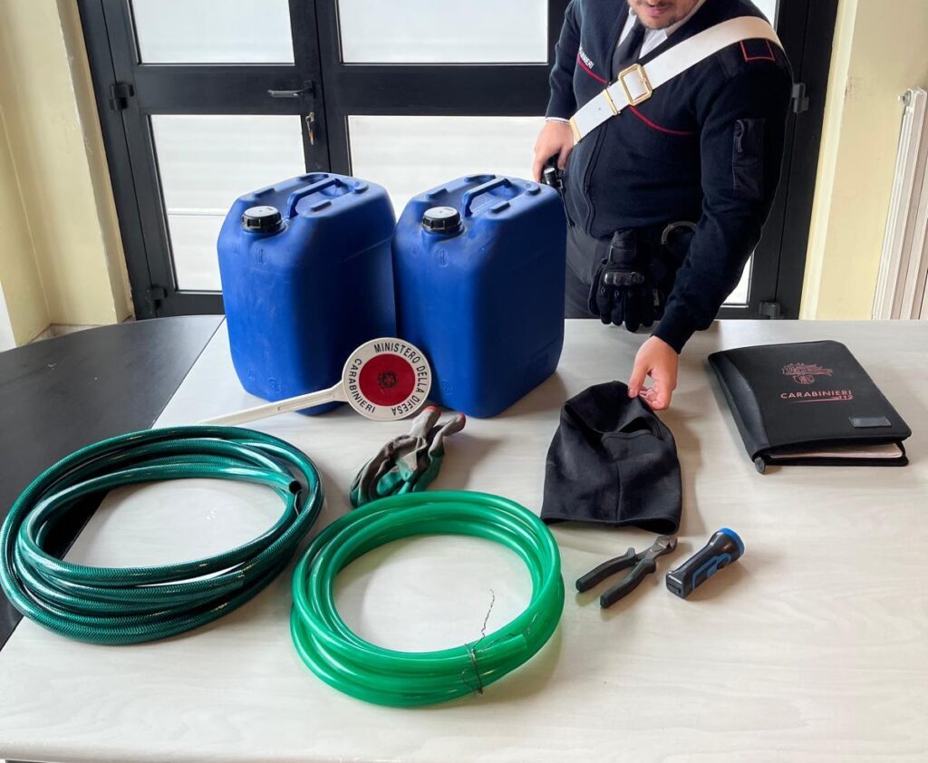carabinieri ladro di gasolio