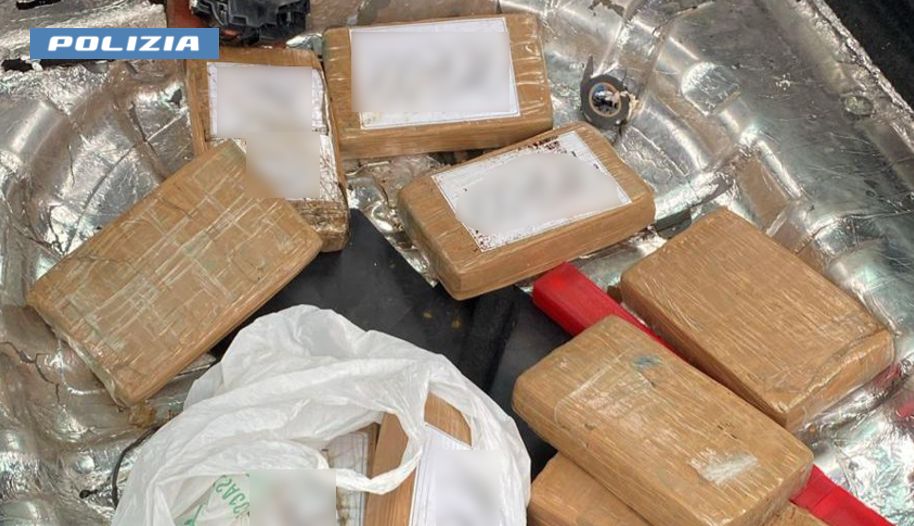 Fermato con 10 chili di cocaina in auto, in manette 27enne