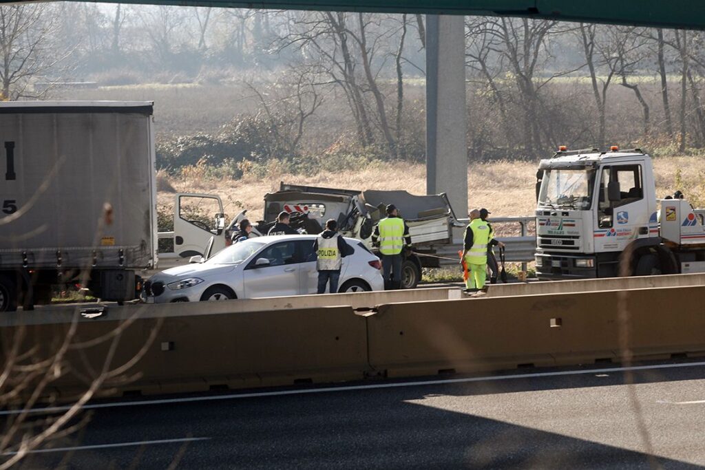 Incidente sull'A4, perde la vita 64enne