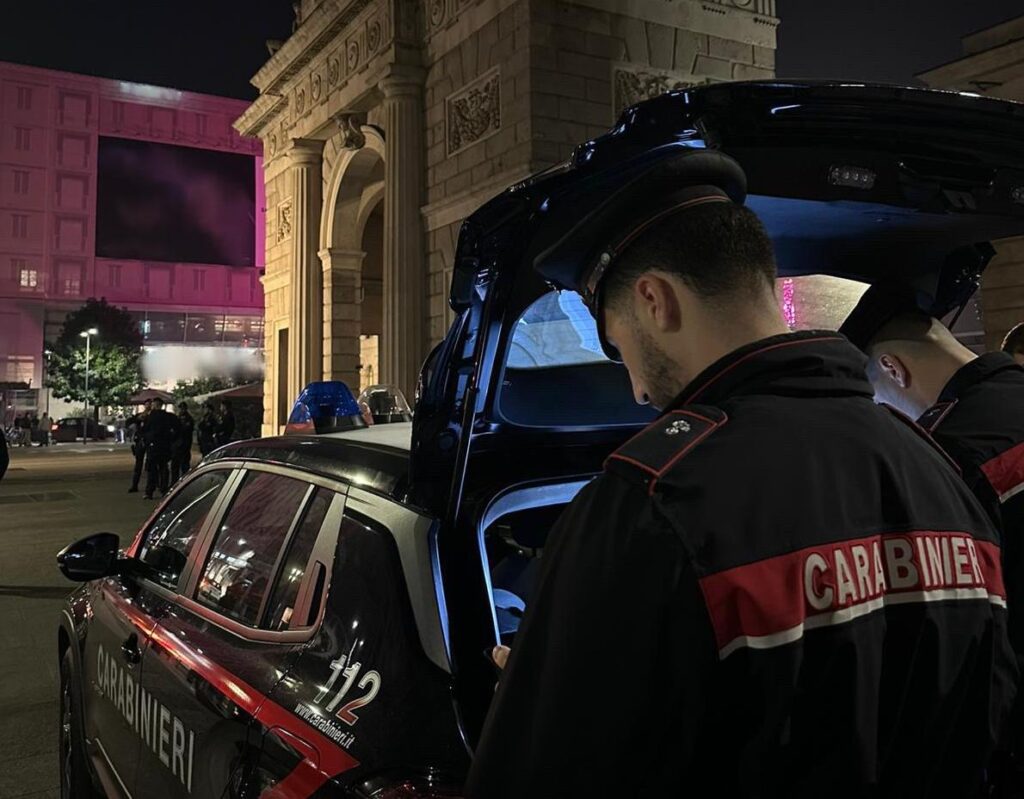 Milano, i controlli dei carabinieri nelle zone della movida