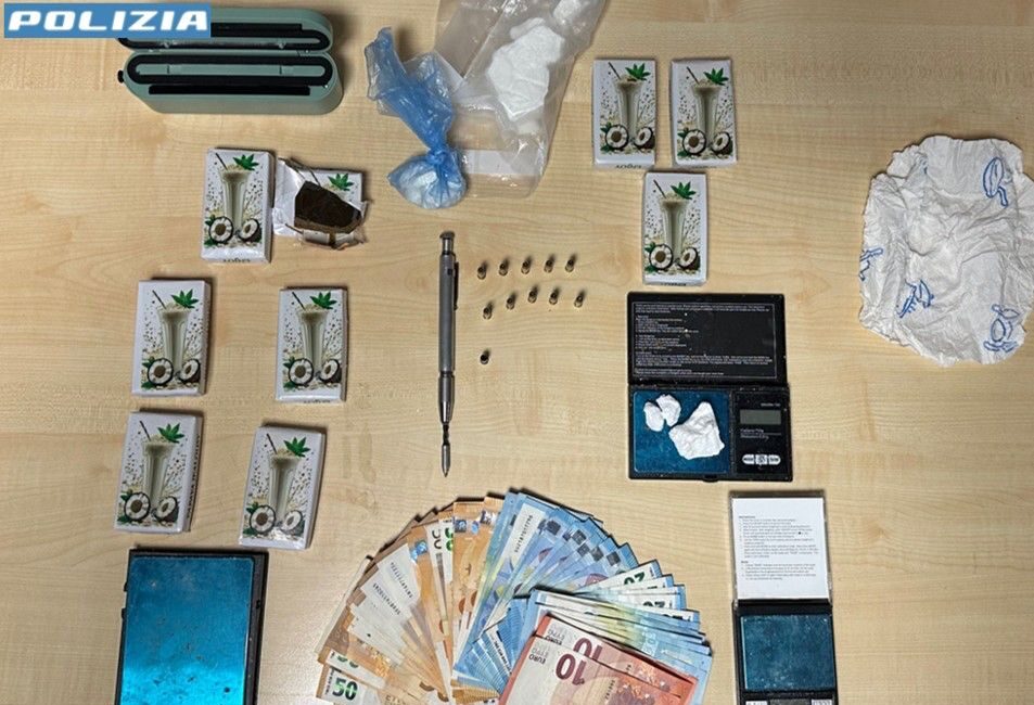 Milano, arrestato pusher con ‘penna pistola’ artigianale