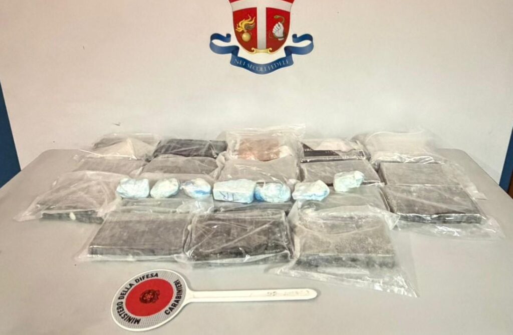 Sperona i carabinieri durante inseguimento nel milanese: trovato con 21 chili di cocaina