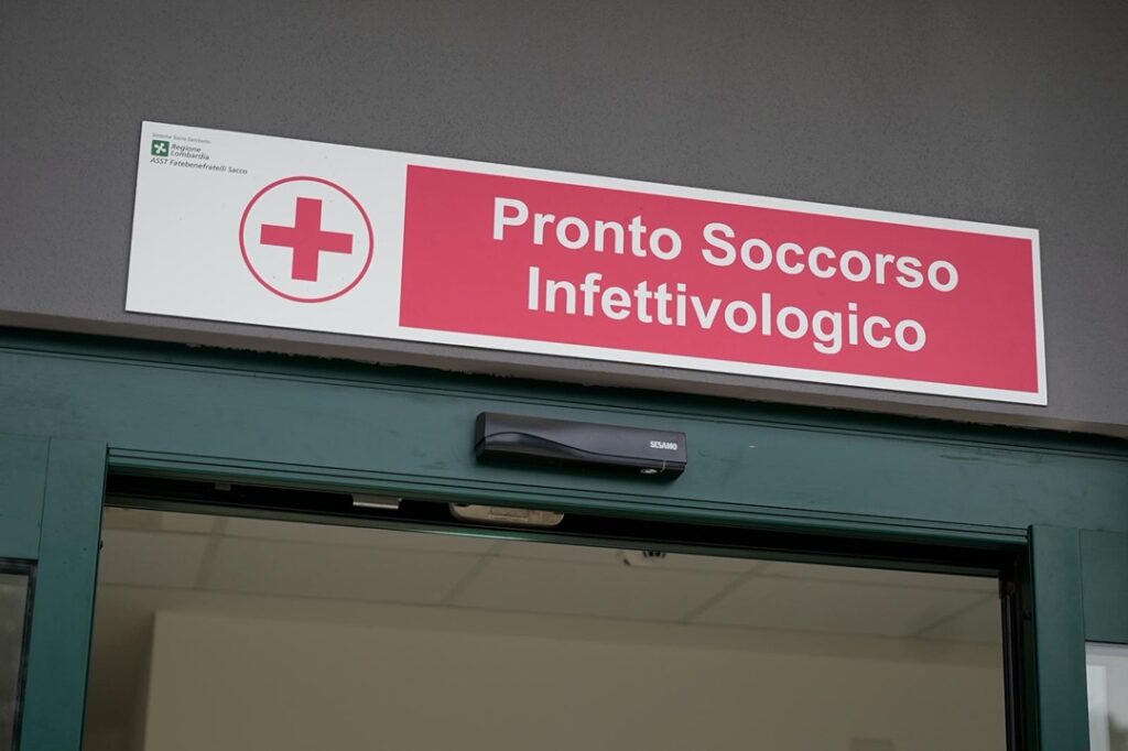 sacco milano infettivologia Casi sospetti di ebola in Lombardia, Bertolaso: «Nessun allarmismo»
