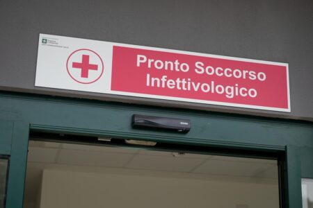 sacco milano infettivologia Casi sospetti di ebola in Lombardia, Bertolaso: «Nessun allarmismo»