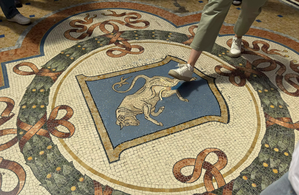 Completato il restauro del mosaico del Toro della Galleria Vittorio Emanuele II