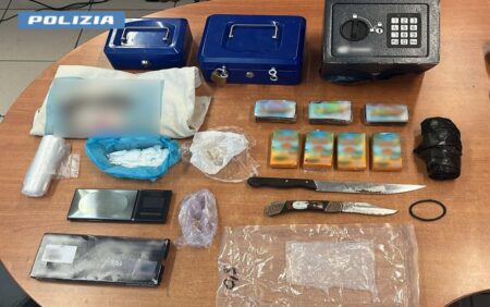 Milano, nascondeva la droga nel frigo: arrestata 50enne