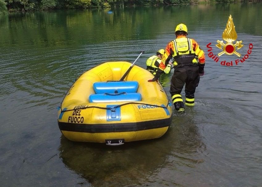 Fa il bagno nel laghetto del Parco delle Cave e non riemerge: donna in gravi condizioni