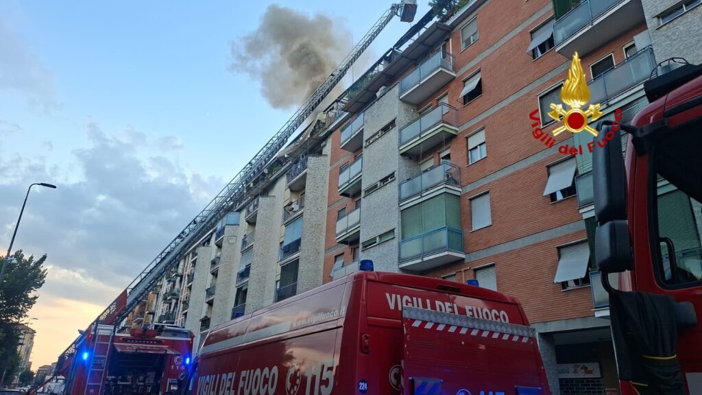 Incendio in un appartamento a Milano: morte due persone