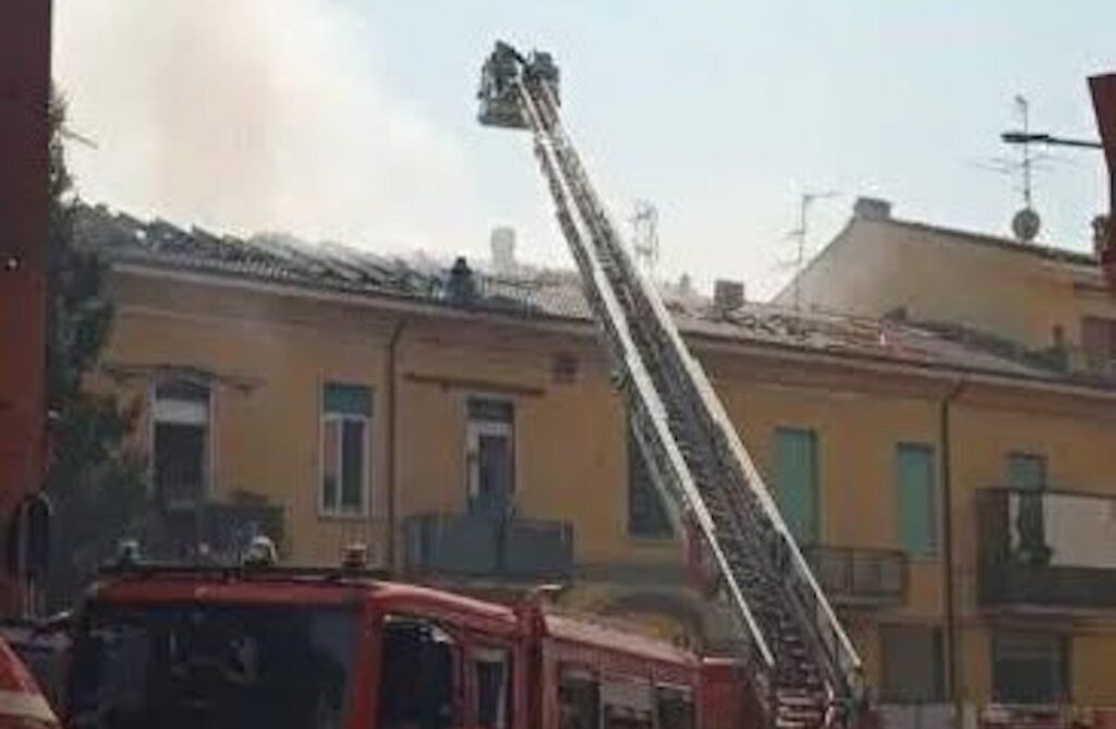 Cinisello Balsamo, incendio in via Cavour: inagibili 7 alloggi