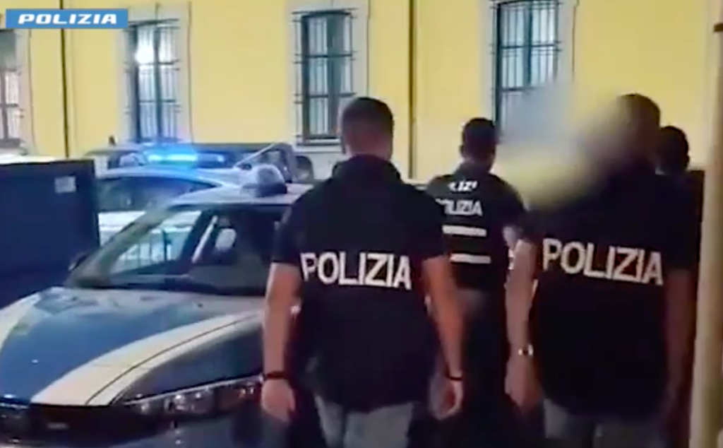 Milano, violenta rapina in metro: arrestato 41enne