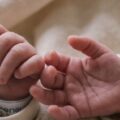 Da Cosenza alla Mangiagalli di Milano: intervento in utero per salvare due gemelli