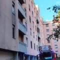 Milano, incendio in un appartamento in via Bottoni: morta una donna, cinque feriti