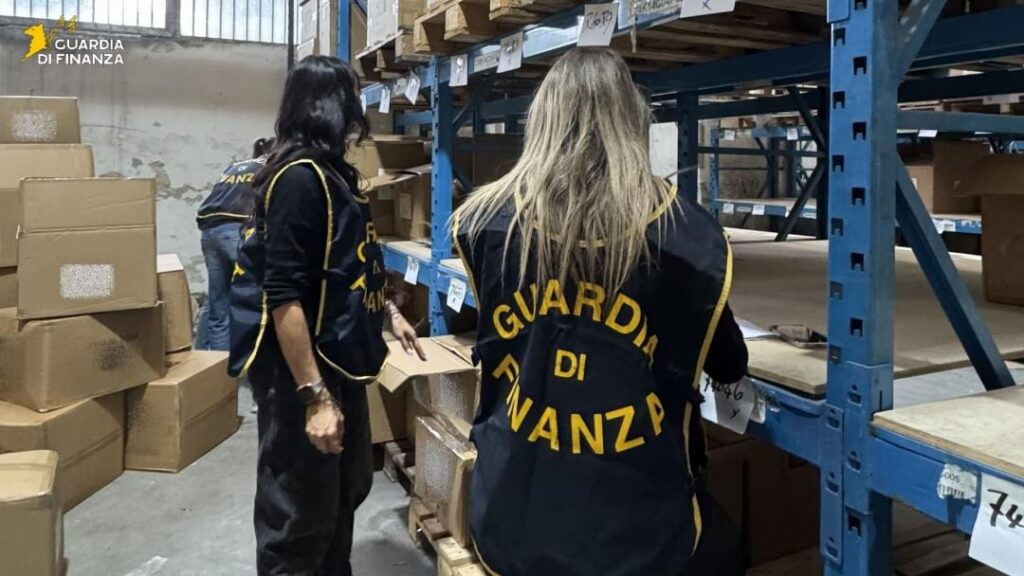 Sequestrati quasi 190mila articoli di Halloween irregolari tra Milano e Monza: tre denunce